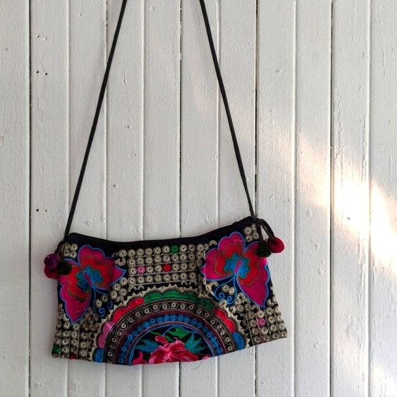 Crossbody bag with embroidery - Picture 2 of 3